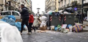 “Operazione Napoli Città Pulita” : ecofotopasseggiate anti-munnezza