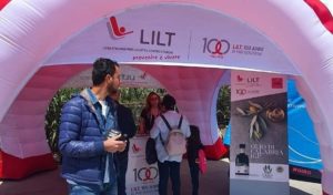 Napoli: Giro d’Italia, anche un gazebo della Lilt nel villaggio di partenza a piazza del Plebiscito